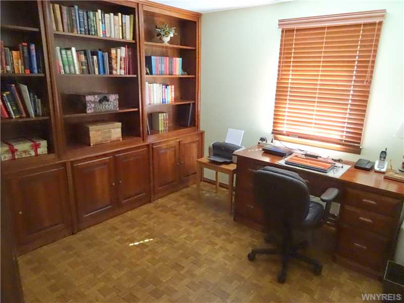 For Sale: 448 Cottonwood Dr Buffalo, NY 14221