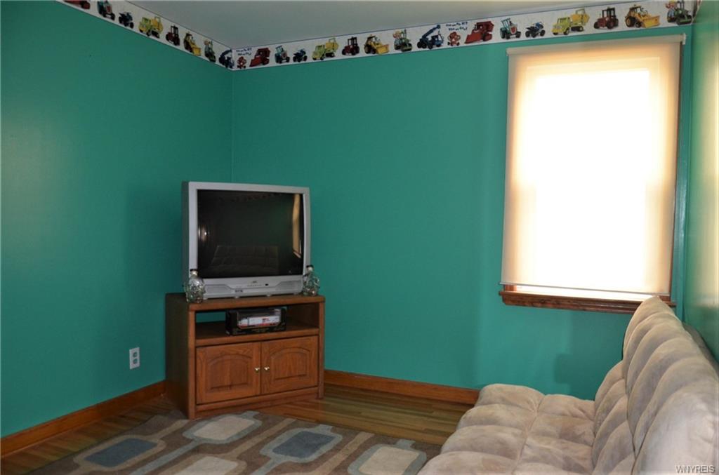 157 Mcnaughton Ave
