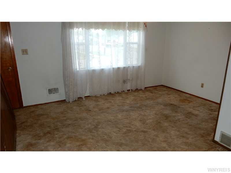For Sale: 4 Birkdale Rd Buffalo, NY 14225