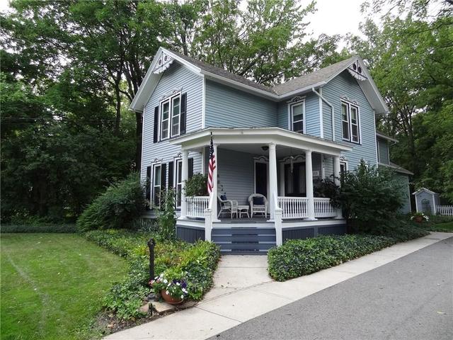 122 Barry St