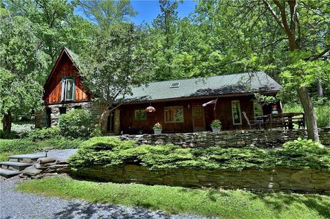 697 E Lake Rd