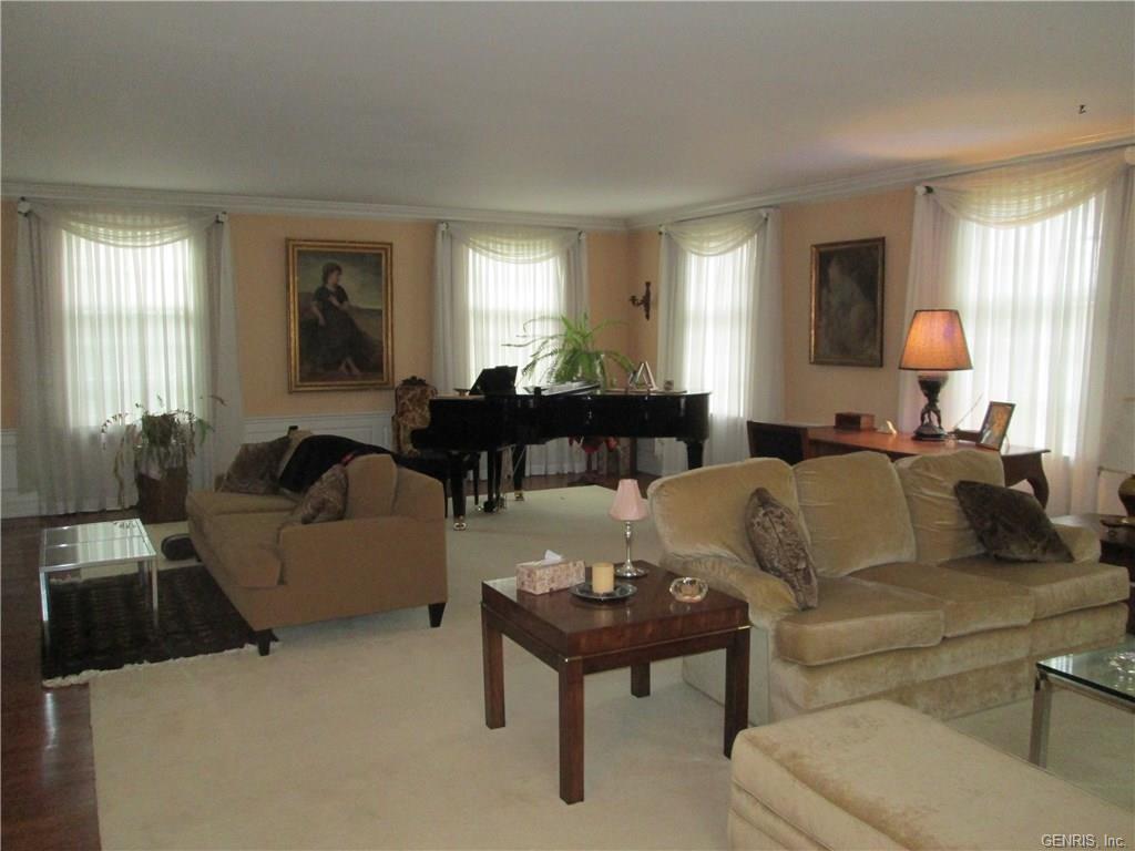 3909 Avon Rd