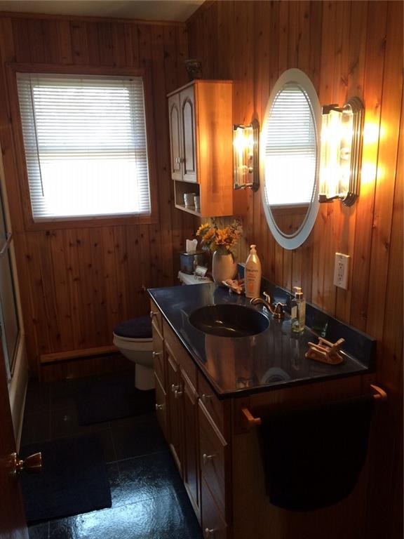 8 Long Point Ln