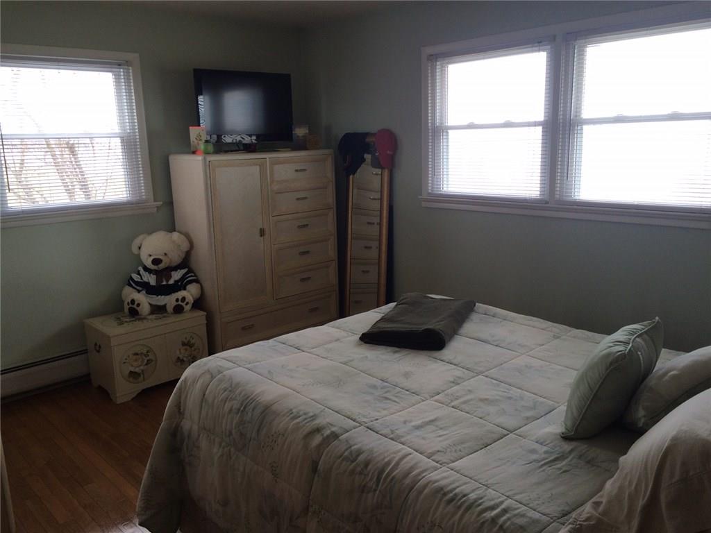 8 Long Point Ln