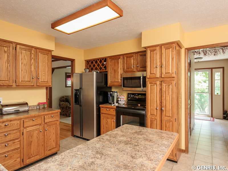 For Sale: 968 Oak Ridge Dr Victor, NY 14564