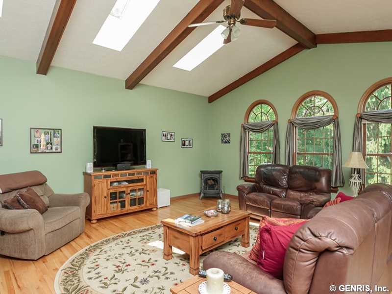 For Sale: 968 Oak Ridge Dr Victor, NY 14564