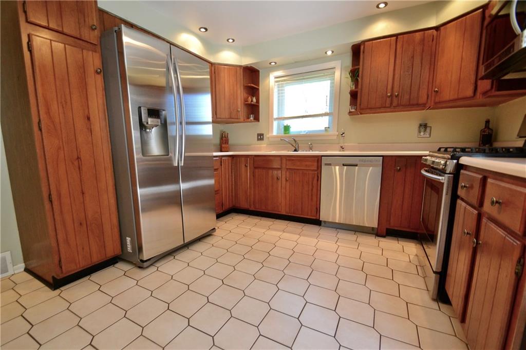 744 Dewitt Rd