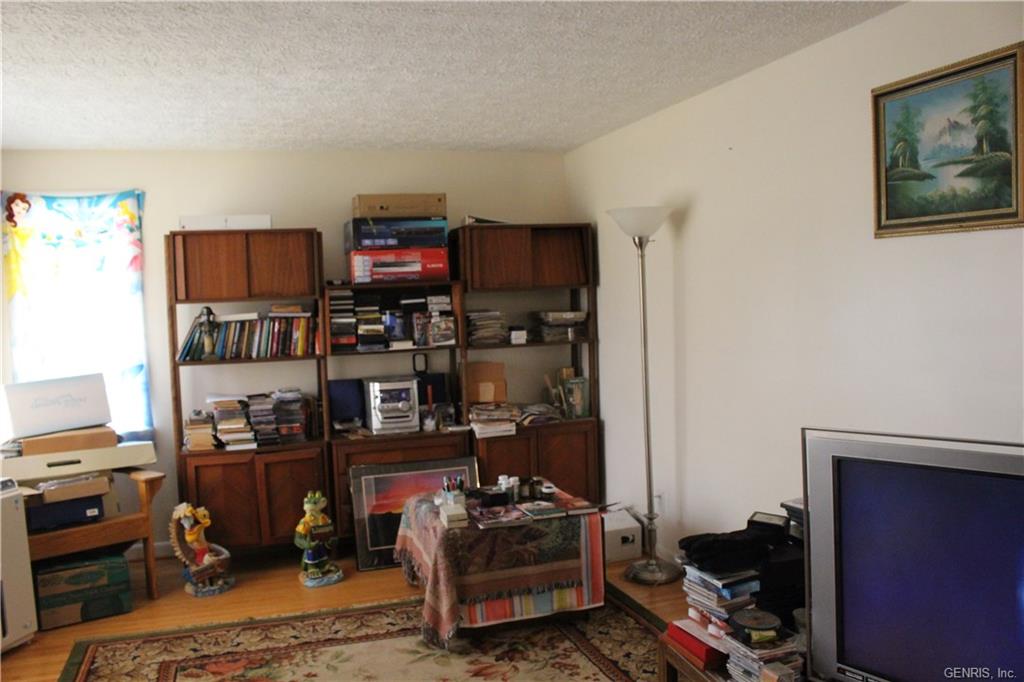 93 Russell Ave