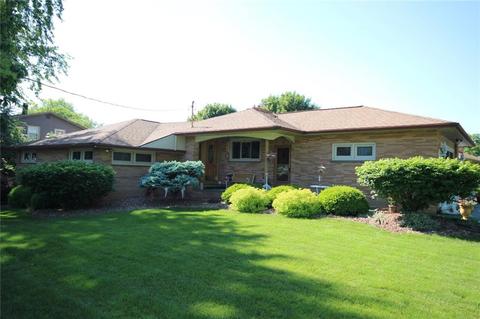 17 Adeane Dr E