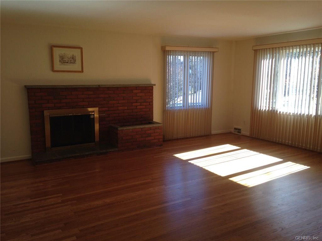 90 Lanark Cres