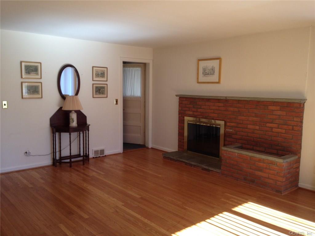 90 Lanark Cres