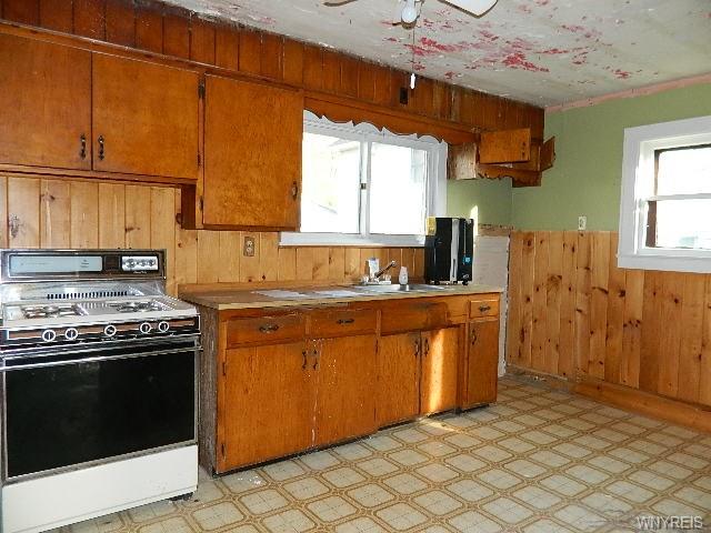 109 E Elm St