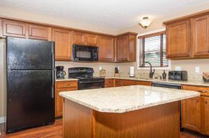 584 Apple Valley Cir