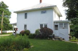 For Sale: 102 S Mulberry St Fredericktown, OH 43019