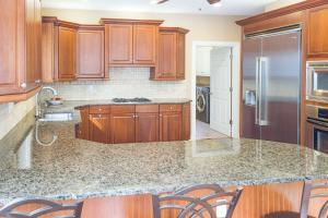 3035 Summerview Pl