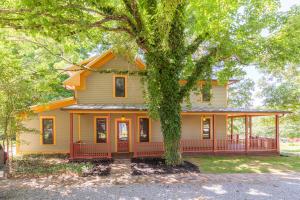 For Sale: 109 Meadow Ln Gambier, OH 43022