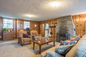 4237 N Bank Rd NE
