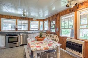 4237 N Bank Rd NE