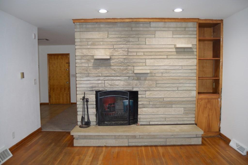 698 Nancy Ln