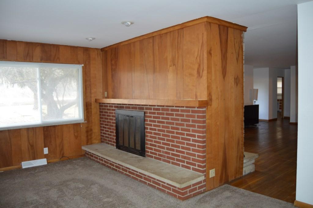 698 Nancy Ln