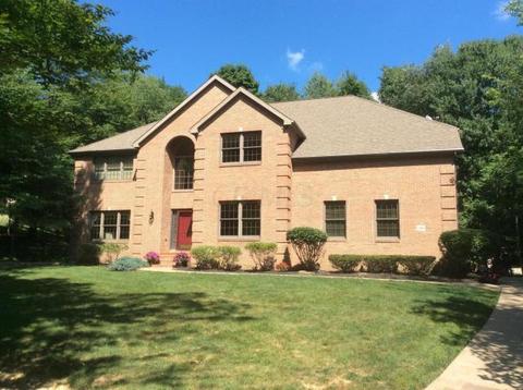 1266 Stratford Woods Dr
