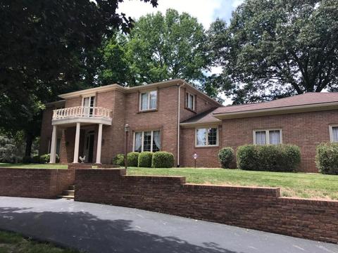 1266 Stratford Woods Dr