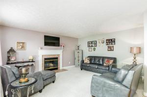 351 Cottage Grove Cir