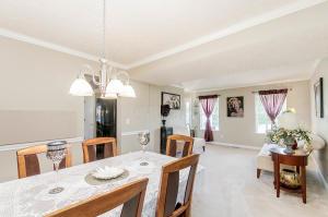 351 Cottage Grove Cir