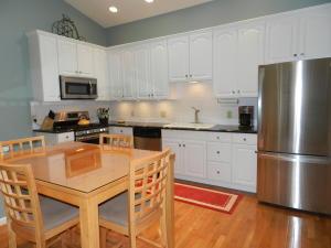 For Sale: 8341 Smoky Row Rd Powell, OH 43065