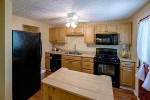 For Sale: 5585 Spohn Dr Westerville, OH 43081