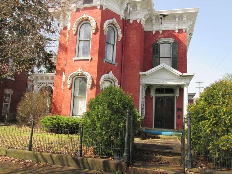 113 N High St