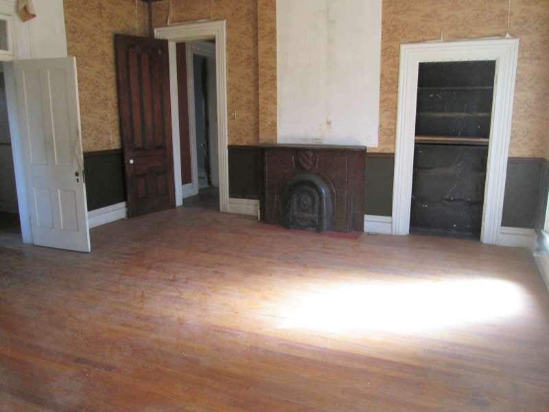 113 N High St