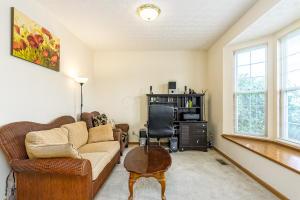 827 Military Dr