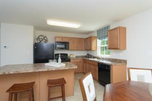 For Sale: 1086 Sun Ridge St Lancaster, OH 43130