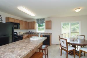 For Sale: 1086 Sun Ridge St Lancaster, OH 43130