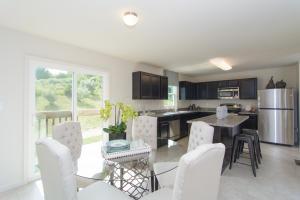 For Sale: 2565 Brook Run Dr Lancaster, OH 43130