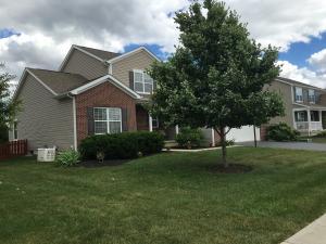 For Sale: 642 Preston Trails Dr Pickerington, OH 43147
