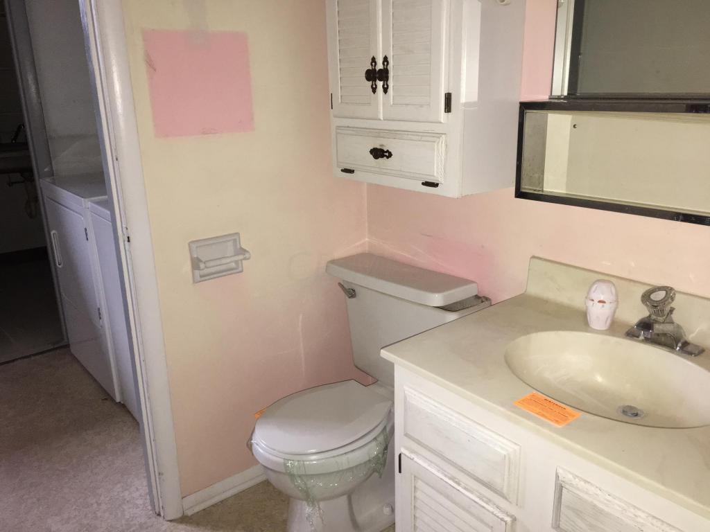 466 Shell Ct W
