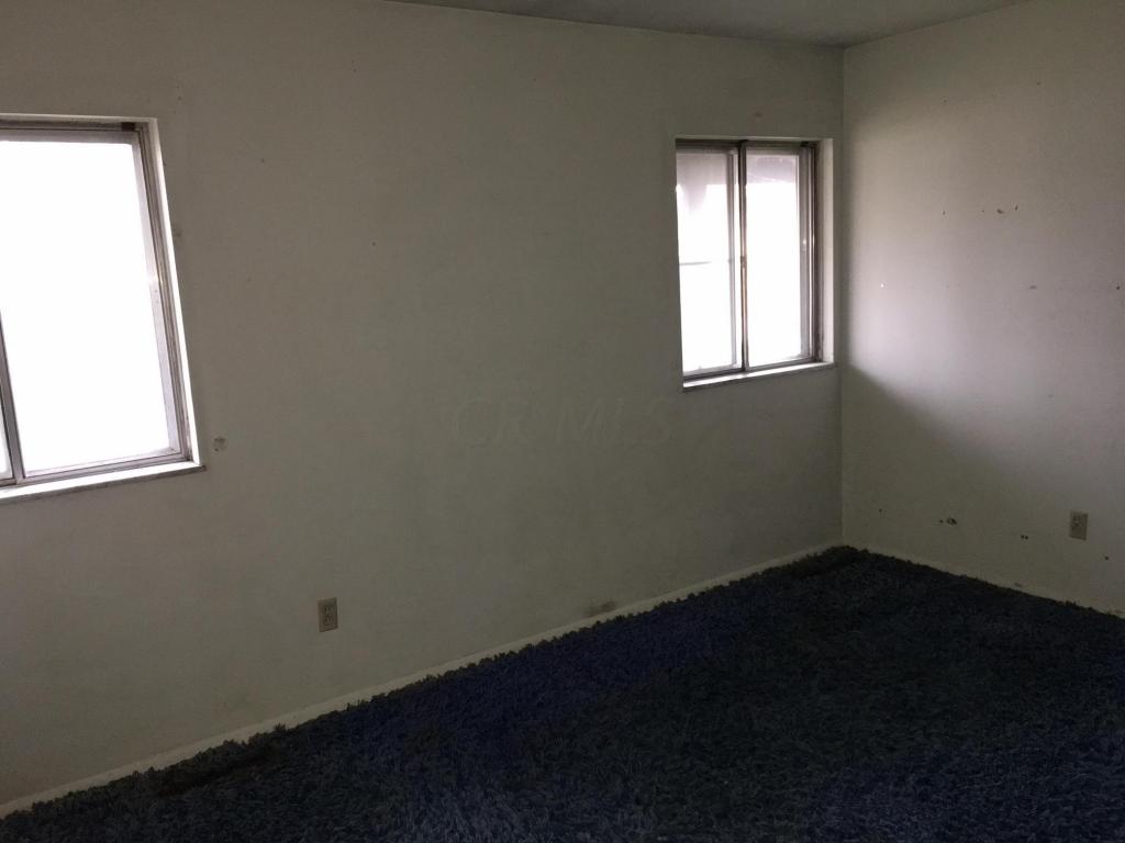 466 Shell Ct W