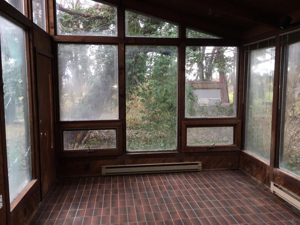 466 Shell Ct W
