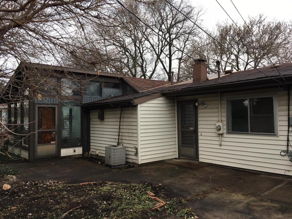 466 Shell Ct W