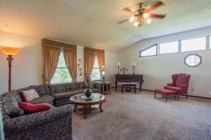 For Sale: 1800 Demorest Rd Columbus, OH 43228