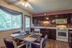 For Sale: 1800 Demorest Rd Columbus, OH 43228