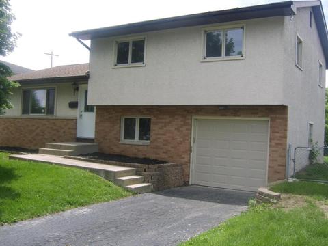 2759 Maplewood Dr
