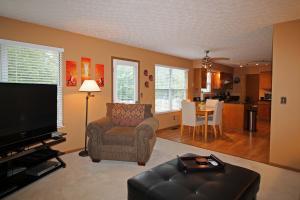 4912 Whisper Cove Ct