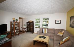 4325 Woodstream Dr