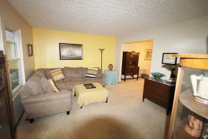4325 Woodstream Dr