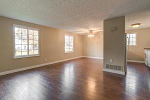 263 Carlin Ct W