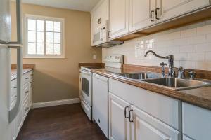 263 Carlin Ct W