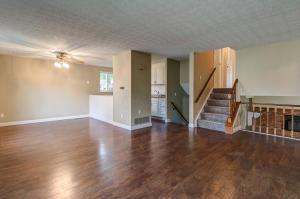 263 Carlin Ct W